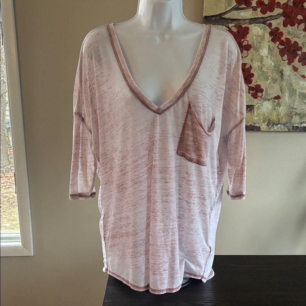 Express Women's Short Sleeve V-Neck Pocket Tee in Light Pink Heather